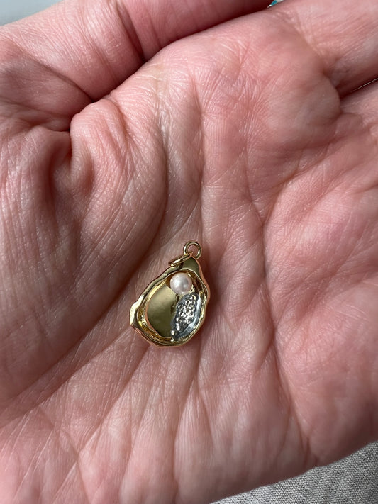 Oyster Charm