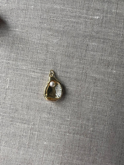 Oyster Charm
